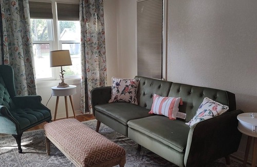 Carlsbad House | The Bird- Lovely 2 Bed Home in the Garden, Great Location