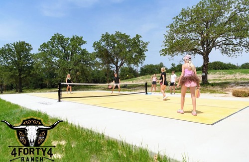 Alvord Cabin | The Black Crow | Couples’ Escape + Pickleball