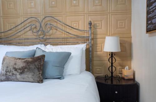Bisbee Hotel | The Block Basic Room - Queen