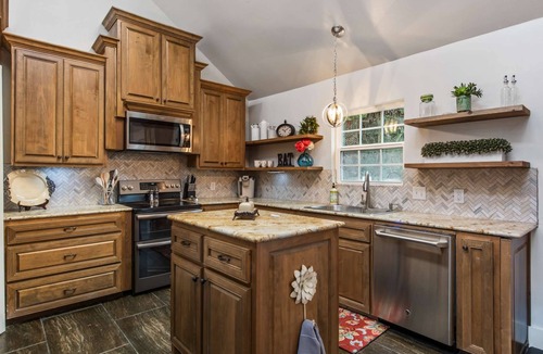 Whitney House | The Blue Magnolia Lodge: Luxury Retreat on Lake Whitney with Hot Tub, Fire Pit, and Private Cove!
