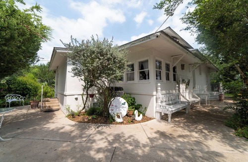 Palmview South House | The Bryan House: Where History & Nature Meet! w/King Bed. Pet friendly!