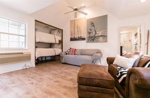 Valley Mills House | The C5 Ranch Guest House minutes from Magnolia and Baylor with pool and hottub