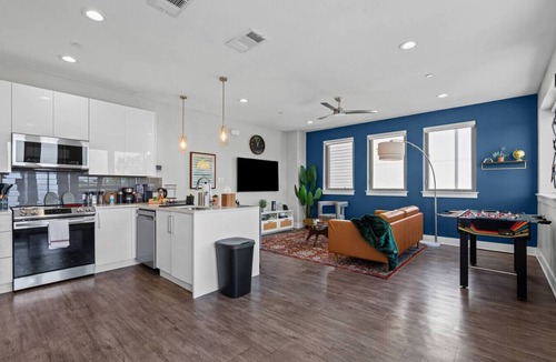 Fort Worth Apartment | The Charming 2BD: In the Heart of FortW & Stylish!