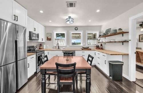 Weatherford House | The Country Cottage - Family Friendly Home just minutes from Weatherford!