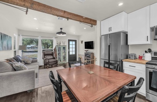 Weatherford House | The Country Cottage - Family Friendly Home just minutes from Weatherford!