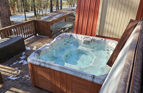 Ruidoso Ski Chalet | The Cub House: Mountain Home w/Hot Tub, Pool Table, 5 bed/4ba, Fireplace, Woods