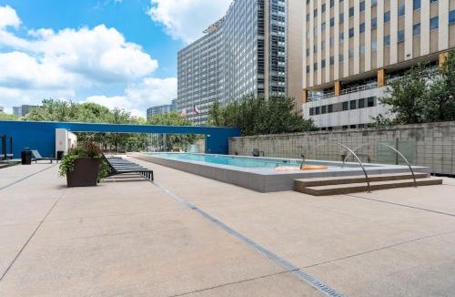 Downtown Dallas Apartment | The Dallas View, King Suite with Resort Amenities