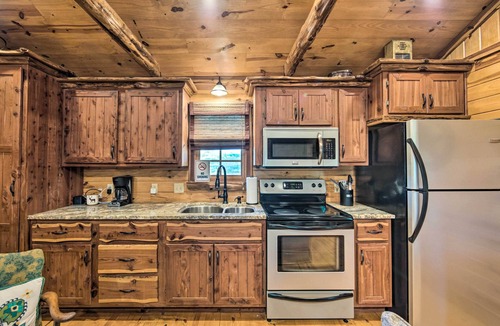 Edom Cabin | ‘The Deer’ Cabin Peaceful Refuge in East Texas