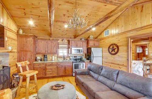 Edom House | ‘The Deer’ Cabin Peaceful Refuge in East Texas