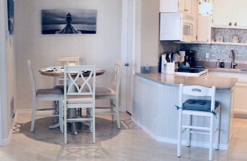 Corpus Christi Condo | "The Dover" ~ a glimpse of the sea Resort-style condo