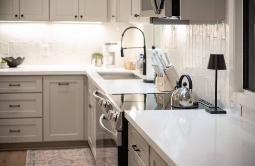 College Station House | The Dunn Right - Pool, Game Room, Yard Games, 1.5 Miles to TAMU