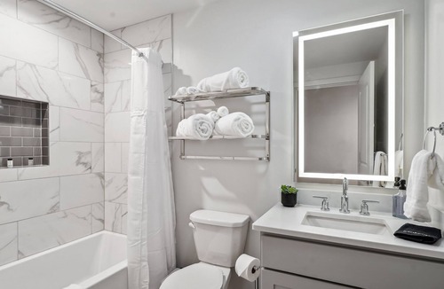Central Business District Bed & Breakfast | The Eleanor 10BD/10B, All King Bedrooms w Ensuites