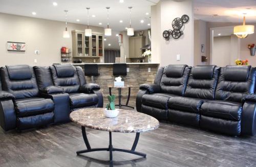 Cross Mountain House | The Escape - Family friendly, Close to Fiesta Texas, SeaWorld, Riverwalk and more