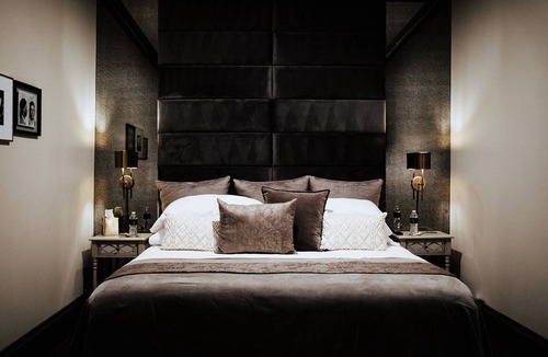 Peak's Suburban Addition Bed & Breakfast | The Gaston