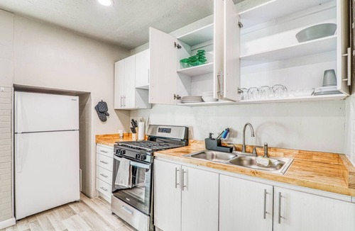 Pershing - Government Hill Cottage | The Golden Dusk Cottage