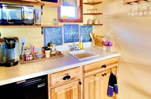 Dripping Springs Cabin | The GOODNIGHT: Sweet Treehouse suite with kitchenette in the Texas Hill Country