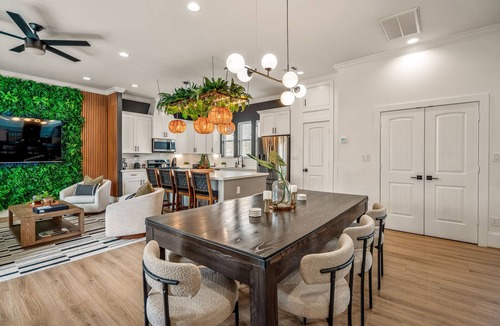 South Central Houston House | The Green Haus: Luxxe Cabana Rooftop Retreat