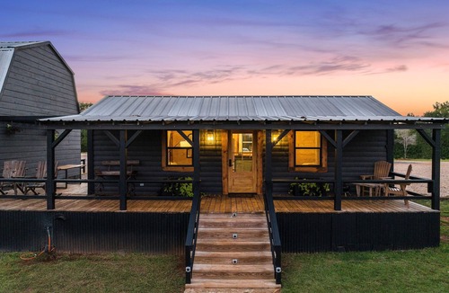Henderson Cabin | The Hendo - Cabin #1 - Studio Style
