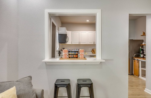 Stephenville House | The Hive · 3BR · 1 Block Downtown · Pet Friendly
