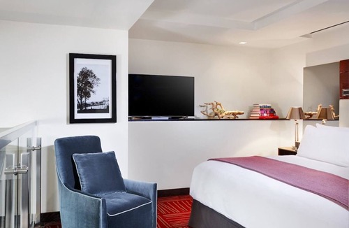 Downtown Dallas Hotel | The Joule Dallas – Loft Suite with Open Layout and City View Windows