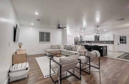 Shearer Hills - Ridgeview House | The Kinder Haus Centrally located to all things SA