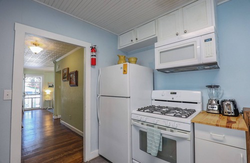 Cloudcroft House | The Lilac Cottage is a charming 2-bedroom house in Cloudcroft with fenced yard!