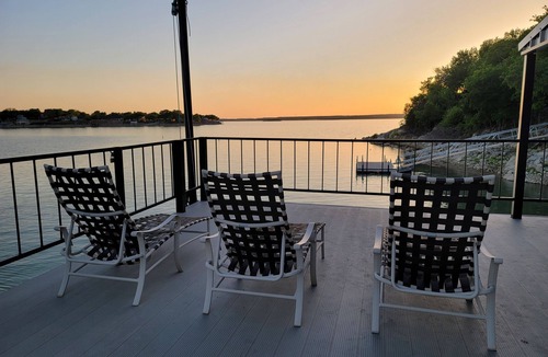 Lake Bridgeport House | The Lookout at Lakewood, Lakefront Paradise with Ultimate Entertainment, Hot Tub and Dock