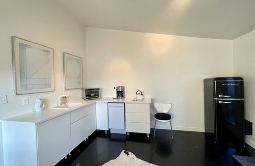 Marfa Condo | The No. 3: modern, bright, renovated, dwtn condo w/outdoor lounge space