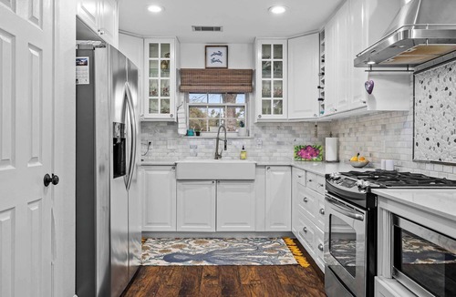 West Oak Hill House | The Pool & Gaming Retreat - Hot Tub, Arcade & More