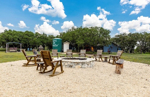 Mountain Home Cabin | The Rancher Cabin - Texas Hill Country Romantic cabin for two near Kerrville & Fredericksburg