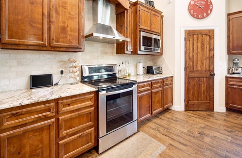 Bryan House | The Ranchette- Sleeps 10- 13 Miles From Texas A&M- Country Life
