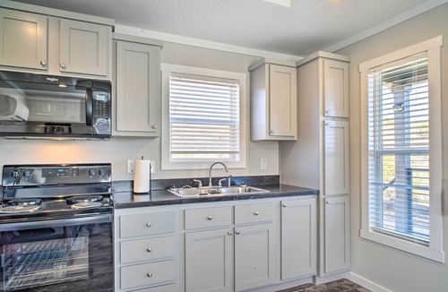 Tyrone House | ‘The Roadrunner’ - Silver City Oasis w/Views!
