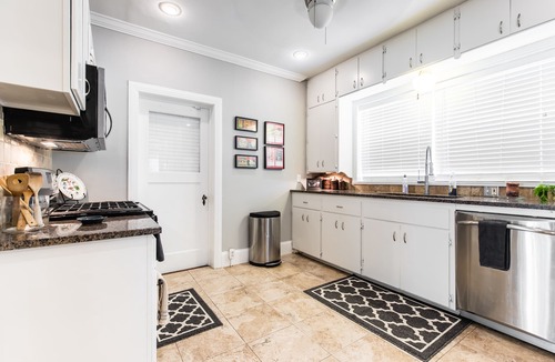 Kessler House | The Roux House Offers Luxury, Comfort & Location!