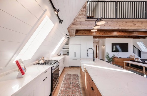 Torrey House | The Sage House: Sleeps 16 with incredible views!