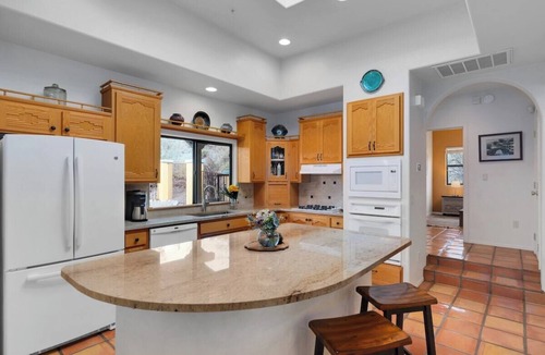 Tucson Estates House | The Saguaro House - Spacious Tucson Getaway - 4 Beds - Mountain Views - Sleeps 8
