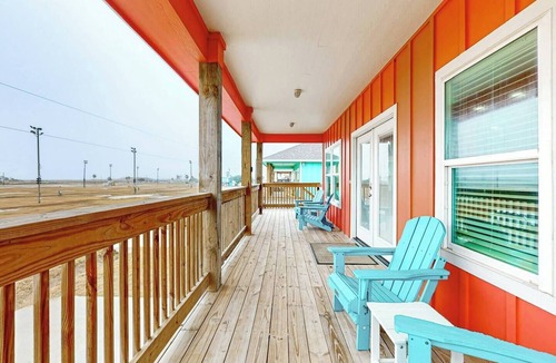 Aransas Pass House | The Sol & Mar Retreat, two neighboring homes in Aransas Pass perfect for large groups! Enjoy 6 bedrooms, 4 baths, 2 king beds, 8 queen beds, spacious yards, covered outdoor areas, and boat parking near beaches, fishing, and coastal attractions.