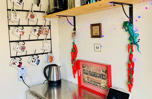 Nob Hill House | The Turquoise Cat Nob Hill 3 bedrooms 2 bathrooms garage private yard Fast WiFi