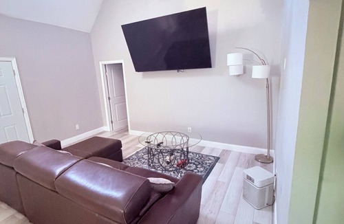 Fort Worth House | The Ultimate Party Lodge Secluded 5BR with Karaoke, Huge Parking, Event Space