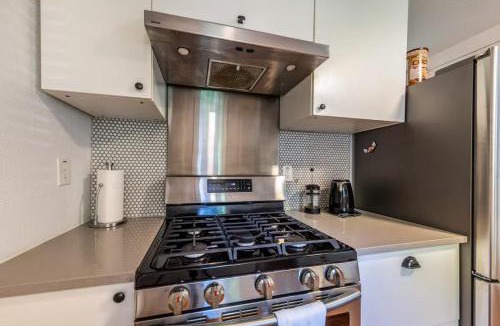 Bouldin House | The Urban Canopy with Parking and Walk to SoCo by Austin Vacay