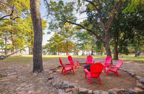 Trinity House | 'The Whacky Shack' Family Cabin w/Fire Pit!