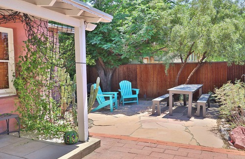 West University House | The Wildcat, cozy spot near U of A