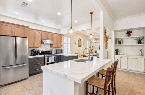 Indian Springs House | The Woodlands 4BR Forest Retreat-Pool, Spa, Grill, Nature Trails & Baby Friendly
