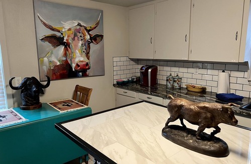 Amarillo House | The Yellowstone Located 1/2 mile from I-40