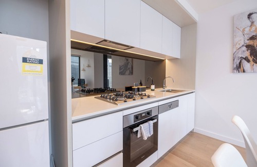 Docklands Apartment | This apartment is a 2 bedroom(s), 2 bathrooms, located in Docklands, VIC.