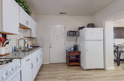 University Heights Apartment | This duplex is a 1 bedroom(s), 1 bathrooms, located in Albuquerque, NM.