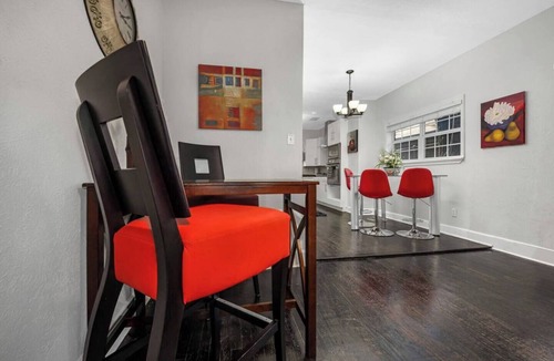 Oak Lawn House | This house is a 4 bedroom(s), 3 bathrooms, located in Dallas, TX.