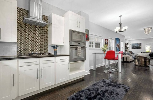 Oak Lawn House | This house is a 4 bedroom(s), 3 bathrooms, located in Dallas, TX.