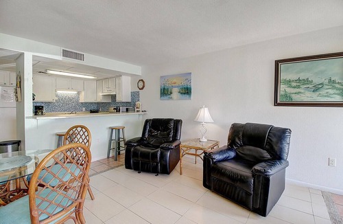 Port Aransas Condo | This super cute 1 bedroom 1 bath condo is located in the heart of Port Aransas!