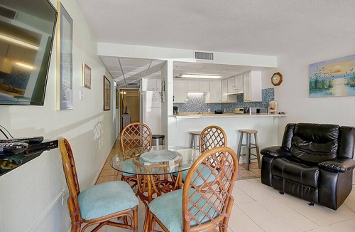 Port Aransas Condo | This super cute 1 bedroom 1 bath condo is located in the heart of Port Aransas!