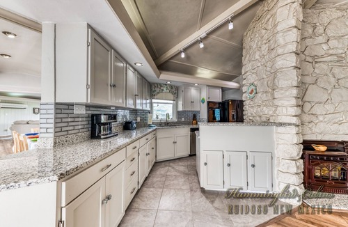 Ruidoso Downs House | Tiger by the Tail Pets OK | Casita & Courtyard Oasis w/Heated Pool